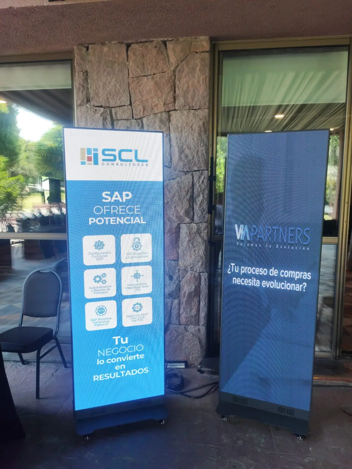 Proyecto DecoLab con pantallas LED profesionales